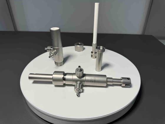 Ceramic metering pumps for pharmaceutical filling applications