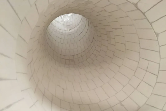 Wear-resistant ceramic lining